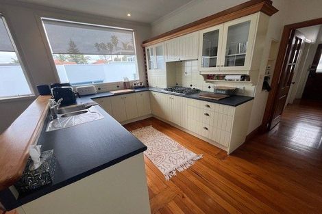 Photo of property in 48 The Esplanade, Eastern Beach, Auckland, 2012