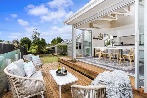 Photo of property in 208 Beach Haven Road, Beach Haven, Auckland, 0626
