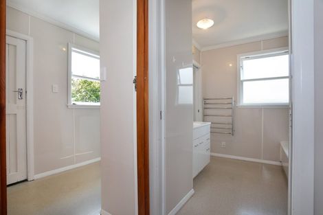 Photo of property in 8 Nairn Crescent, Awapuni, Palmerston North, 4412
