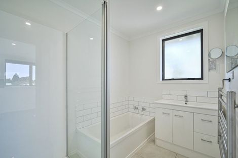 Photo of property in 68 Middle Road, Havelock North, 4130