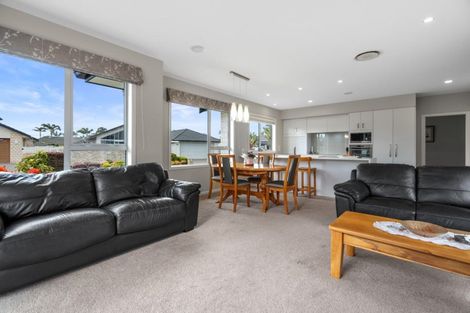 Photo of property in 32 Oceania Sands Way, Papamoa Beach, Papamoa, 3118