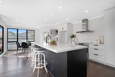 Photo of property in 6 Thirlmere Rise, Northpark, Auckland, 2013