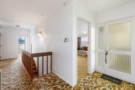 Photo of property in 28 Edgecombe Street, Newlands, Wellington, 6037