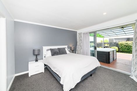 Photo of property in 5 Stratford Court, Fitzherbert, Palmerston North, 4410