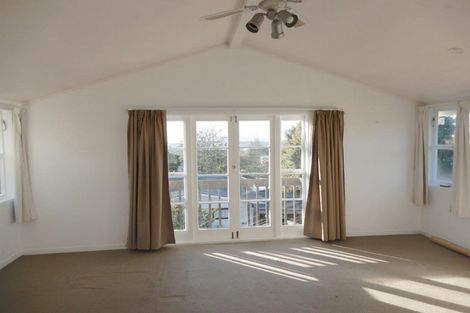 Photo of property in 2/537 Glenfield Road, Glenfield, Auckland, 0629