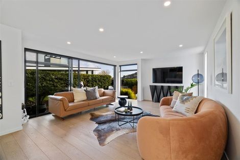 Photo of property in 5 Betty Roberts Lane, Cracroft, Christchurch, 8022