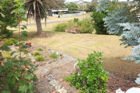 Photo of property in 10 Brown Terrace, Foxton Beach, Foxton, 4815