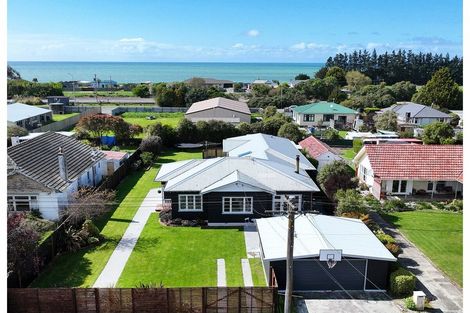 Photo of property in 17 Thackeray Street, Saint Andrews, 7988