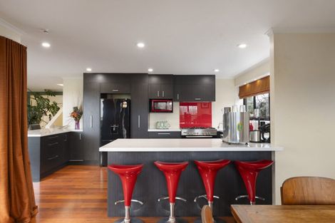 Photo of property in 35 Springdale Grove, Fitzherbert, Palmerston North, 4410