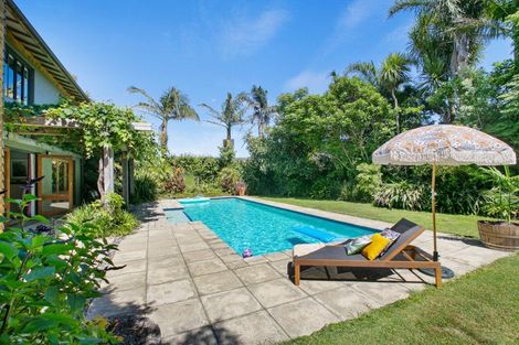 Photo of property in 7-9 Mace Terrace, Oakura, 4314