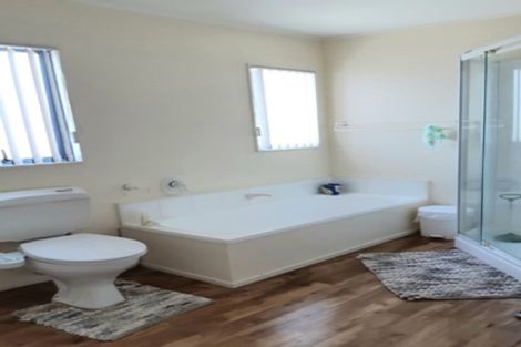 Photo of property in 25 Mallard Place, Unsworth Heights, Auckland, 0632