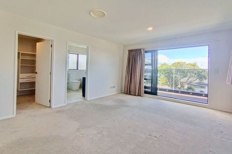 Photo of property in 3a Crystal Avenue, Glendene, Auckland, 0602