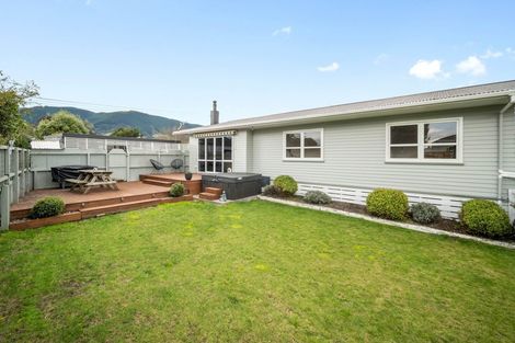 Photo of property in 12 Polstead Road, Stoke, Nelson, 7011