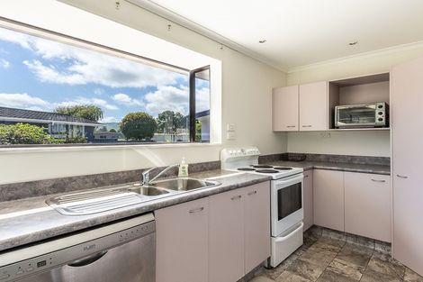 Photo of property in 15 Greenwood Place, Paraparaumu, 5032