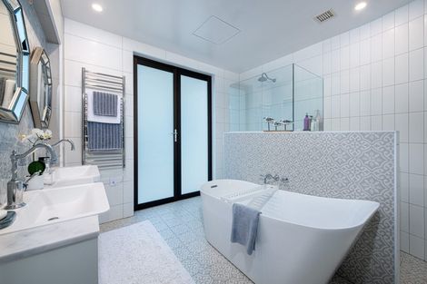 Photo of property in 2/214a Lake Road, Hauraki, Auckland, 0622