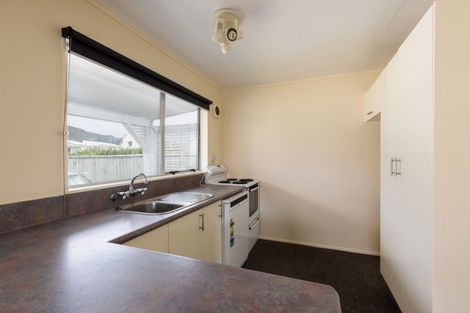 Photo of property in 27 Awamutu Grove, Waiwhetu, Lower Hutt, 5010