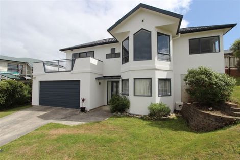 Photo of property in 59 Dress Circle, Newlands, Wellington, 6037