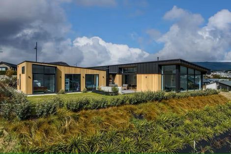 Photo of property in 11 Kereru Crescent, Wanaka, 9305