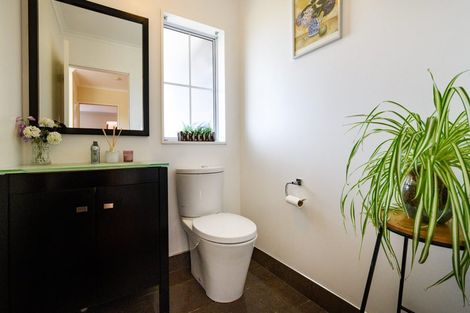 Photo of property in 2 Rosebank Avenue, Kelvin Grove, Palmerston North, 4414