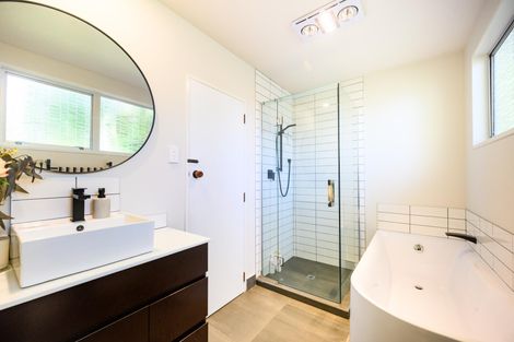 Photo of property in 28 Summerhill Drive, Fitzherbert, Palmerston North, 4410