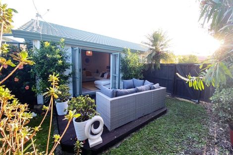 Photo of property in 2/14 Knott Road, Stanmore Bay, Whangaparaoa, 0932