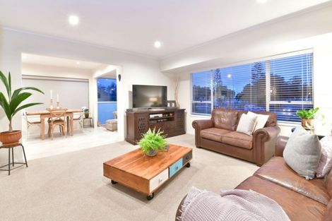 Photo of property in 3/252 Hibiscus Coast Highway, Orewa, 0931