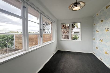Photo of property in 2 Leander Road, Bayswater, Auckland, 0622