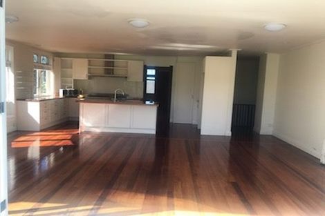 Photo of property in 5 Maungakiekie Avenue, Greenlane, Auckland, 1051
