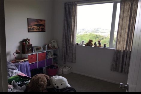 Photo of property in 12 Stubbs Place, Fairview Heights, Auckland, 0632