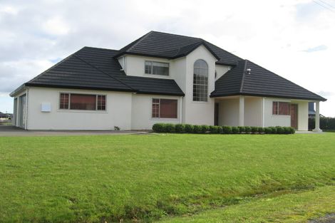 Photo of property in 39 Waicola Drive, Fitzherbert, Palmerston North, 4471