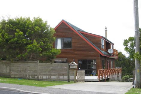 Photo of property in 1313 Whangaparaoa Road, Army Bay, Whangaparaoa, 0930