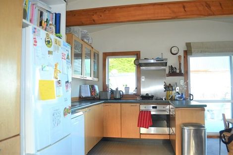 Photo of property in 32 Owhiro Bay Parade, Owhiro Bay, Wellington, 6023