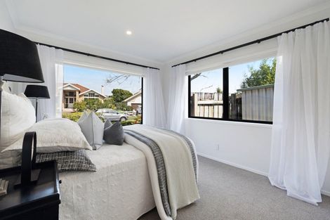 Photo of property in 6 Thirlmere Rise, Northpark, Auckland, 2013