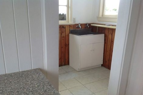 Photo of property in 4 Fairfax Avenue, Northcote, Auckland, 0627