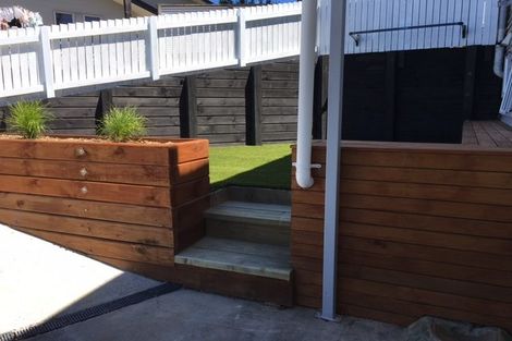 Photo of property in 27 Sunset Road, Totara Vale, Auckland, 0632