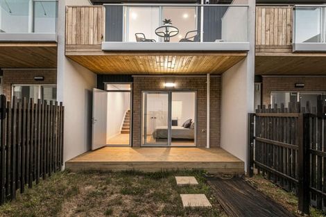 Photo of property in 17 Wharetana Crescent, New Lynn, Auckland, 0600