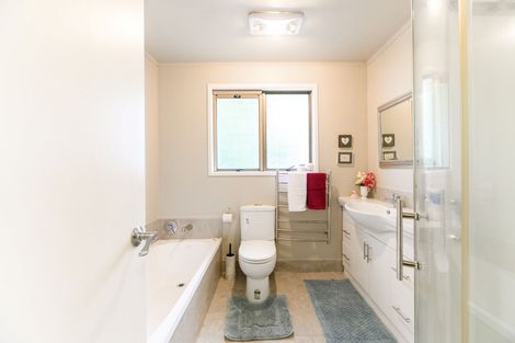 Photo of property in 59 Sunset Road, Totara Vale, Auckland, 0632