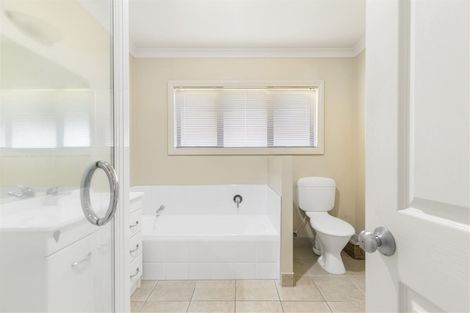 Photo of property in 19 Black Teal Close, Unsworth Heights, Auckland, 0632