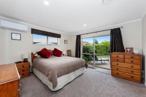 Photo of property in 6 Holly Place, Rototuna North, Hamilton, 3210