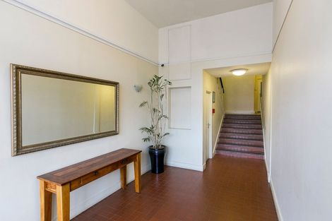 Photo of property in Endeavour Apartments, 18/125 Thorndon Quay, Pipitea, Wellington, 6011