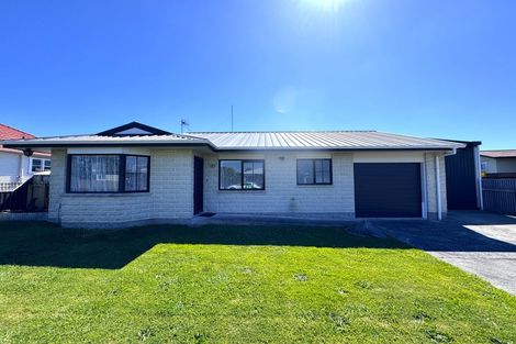 Photo of property in 1 Pinedale Parade, Milson, Palmerston North, 4414