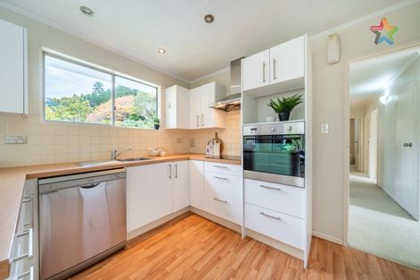 Photo of property in 102 Pinehaven Road, Pinehaven, Upper Hutt, 5019