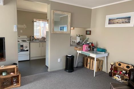 Photo of property in 3/49 Apu Crescent, Lyall Bay, Wellington, 6022
