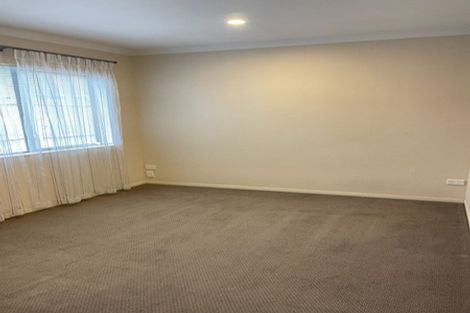Photo of property in 4 Walter Haddrell Crescent, Flat Bush, Auckland, 2016