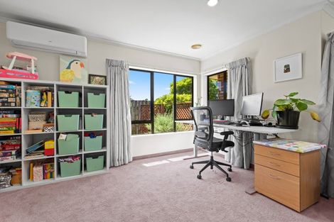 Photo of property in 6 Runanga Grove, Waikanae, 5036