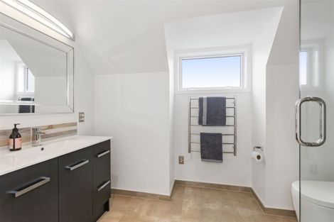 Photo of property in 98a Memorial Avenue, Ilam, Christchurch, 8053