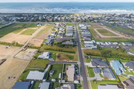 Photo of property in 30 Surfers Avenue, Waihi Beach, 3611