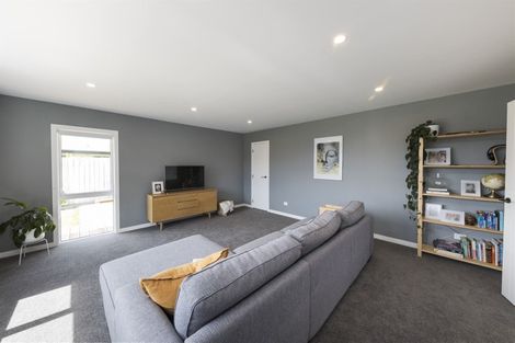 Photo of property in 19 Silicon Way, Fitzherbert, Palmerston North, 4410