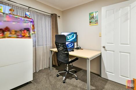 Photo of property in 51 Castlefinn Drive, Weymouth, Auckland, 2103