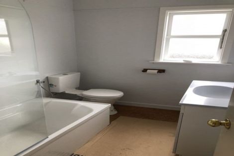 Photo of property in 10 Oxford Crescent, Ebdentown, Upper Hutt, 5018